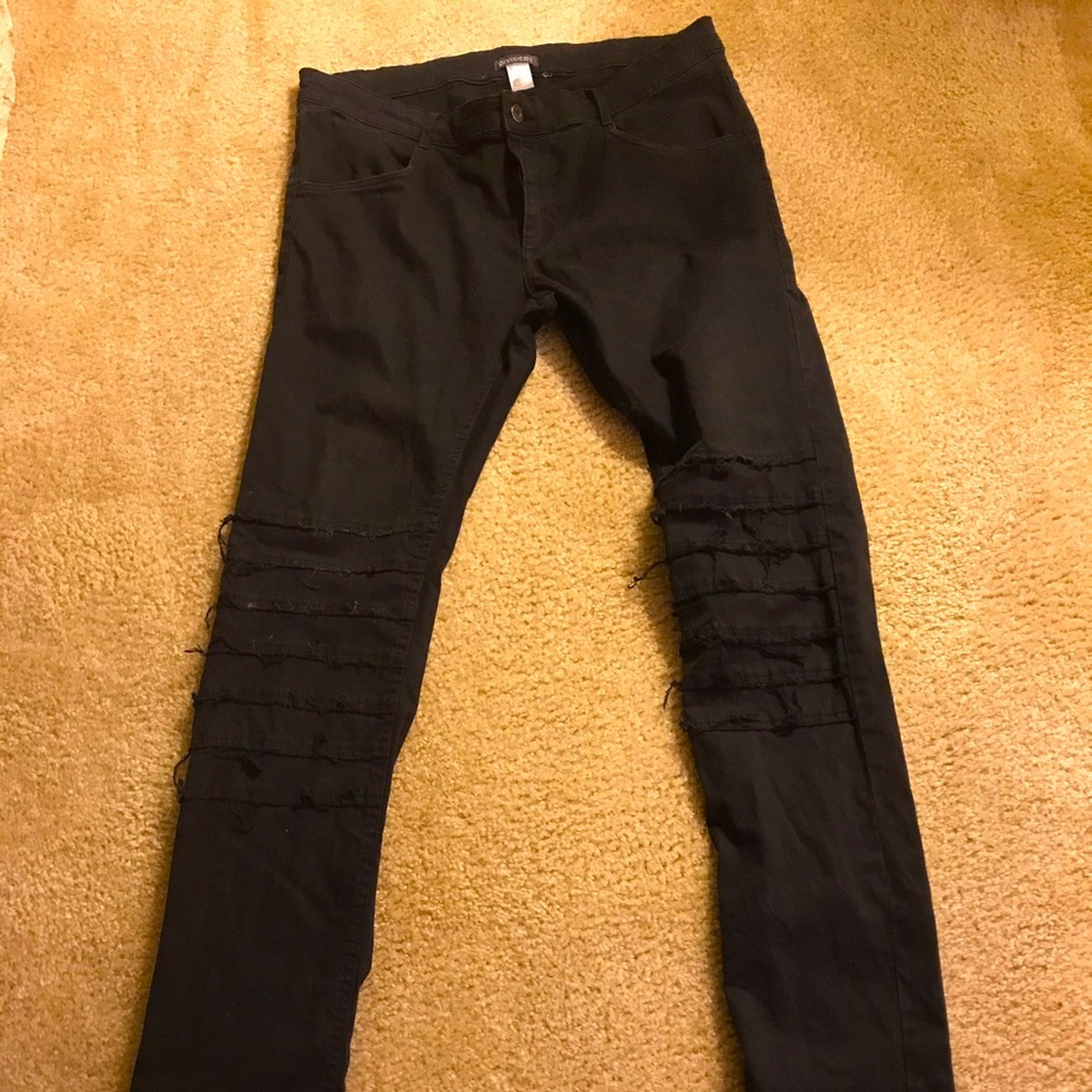 Black Destroyed jeans
